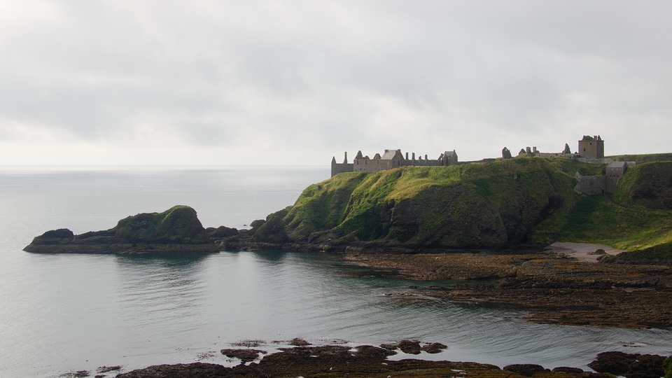 chateau dunnottar ecosse route fantomes